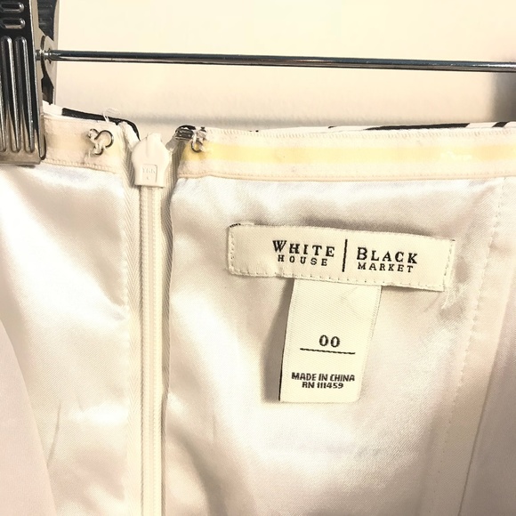 💐WHITE HOUSE BLACK MARKET FLORAL STRAPESS DRESS - Picture 4 of 5